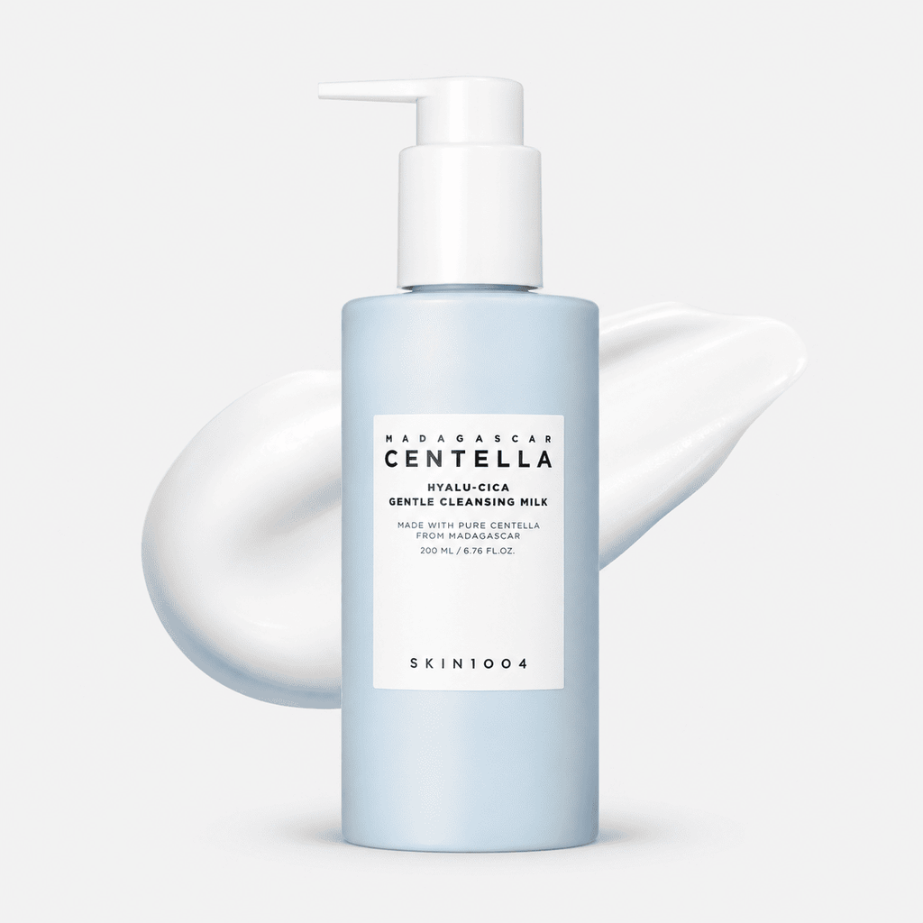 SKIN1004 Madagascar Centella Hyalu-Cica Gentle Cleansing Milk 200 ml pale blue pump bottle with milky cleanser swatch